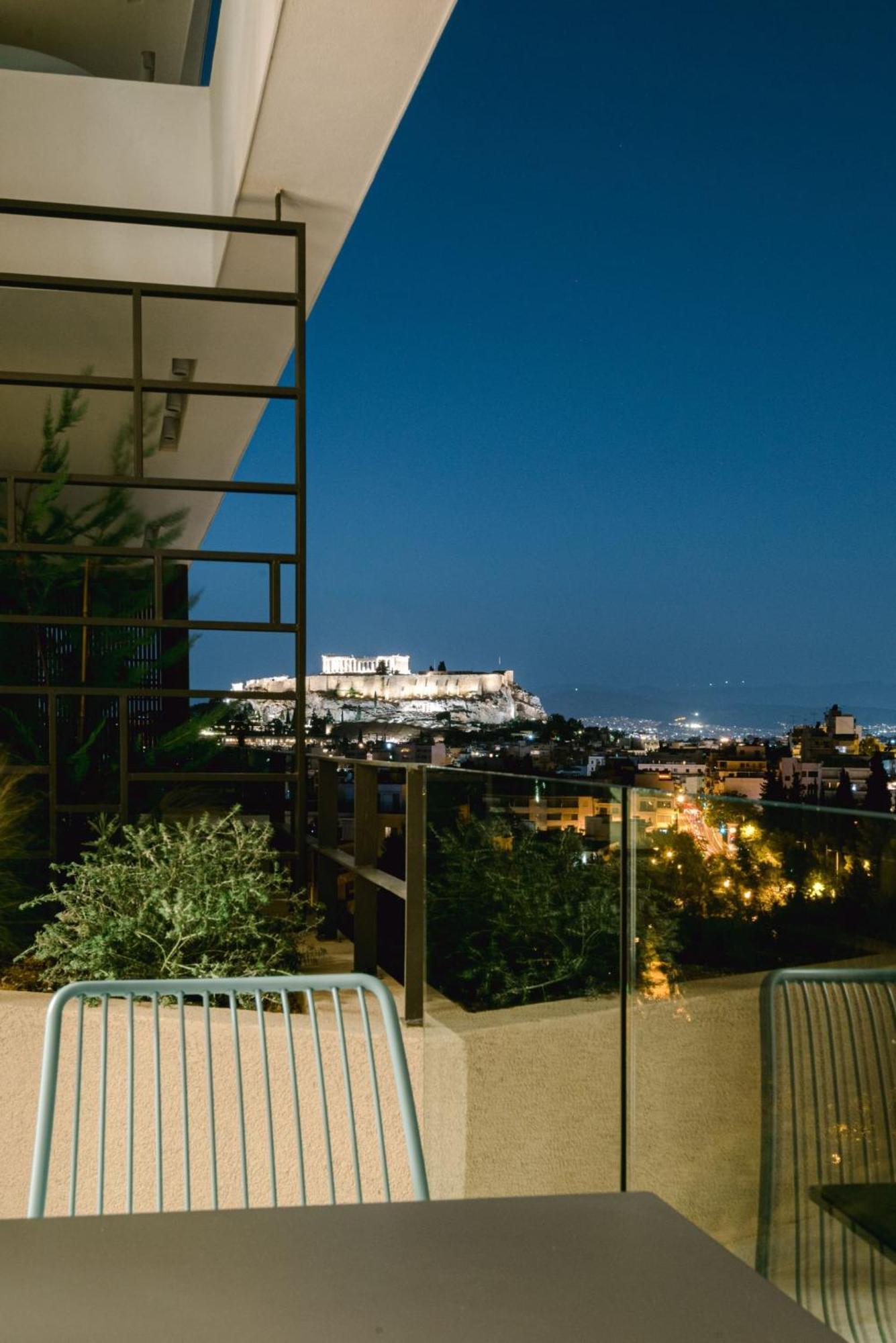 Urban Apt With Stunning Acropolis View & Roofdeck Atenas Exterior foto